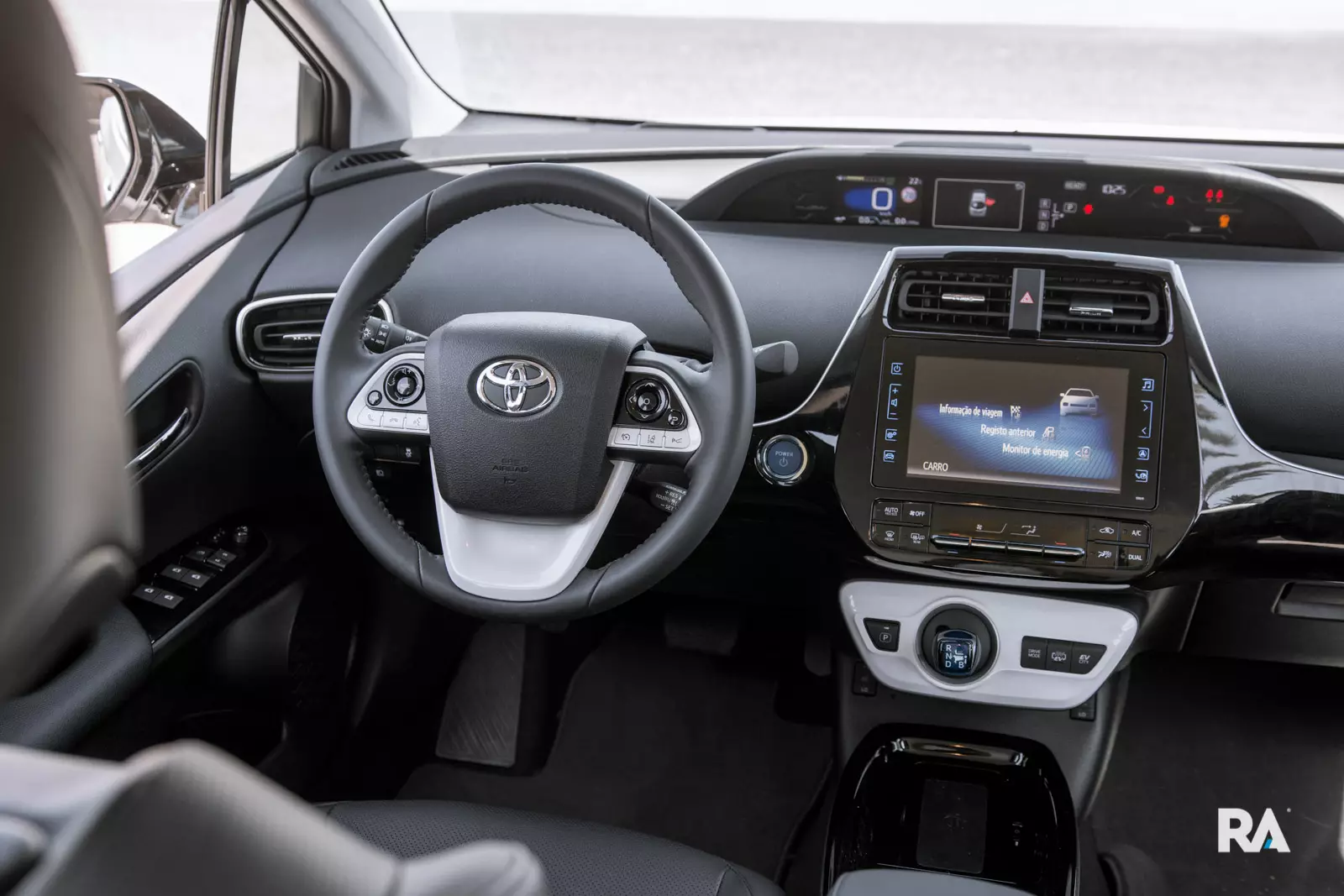 Васлкунаки Toyota Prius. Оё интиқоли барқ метавонад 