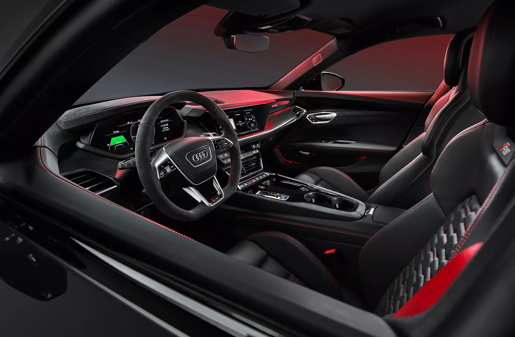“Audi e-tron GT”