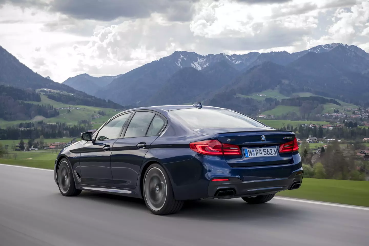 រថយន្ត BMW M550i