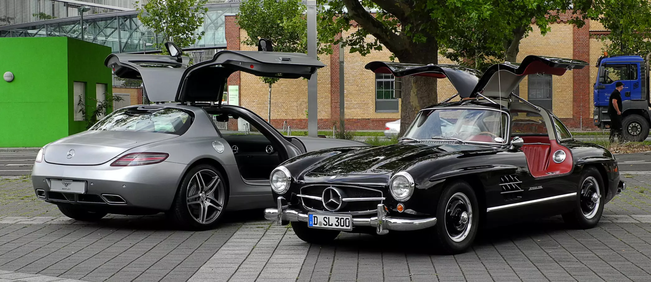 مرسډیز بینز SLS او مرسډیز بینز 300 SL