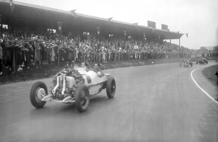 caracciola jirbaħ il-GP fl-1926