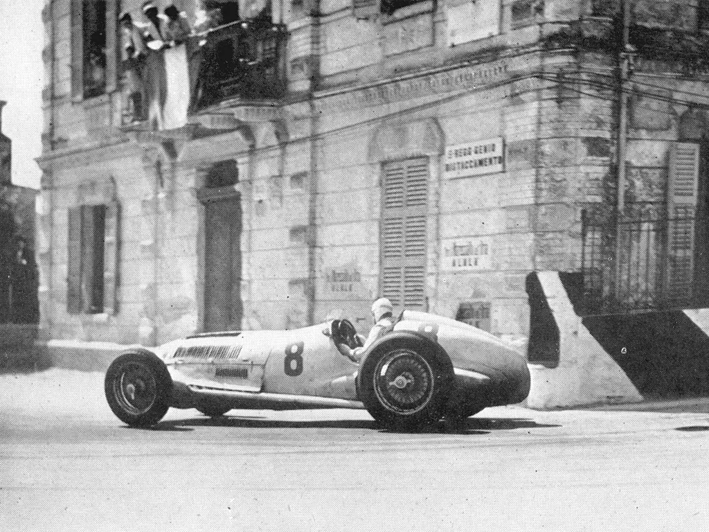 Mercedes caracciola w125_11