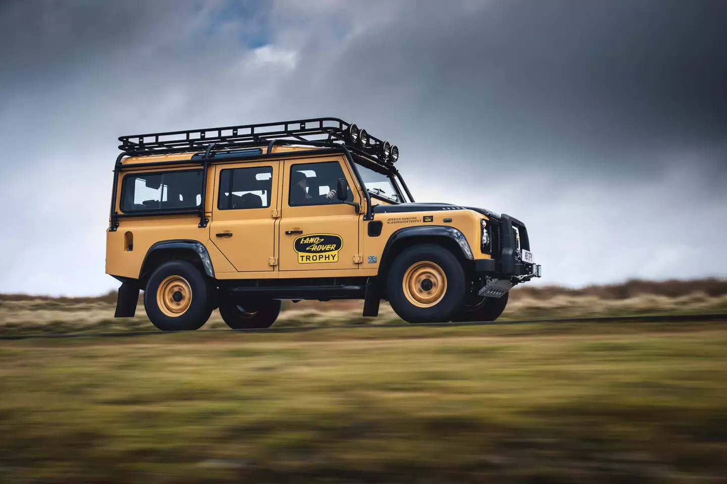 Land Rover Defender Works V8 piala