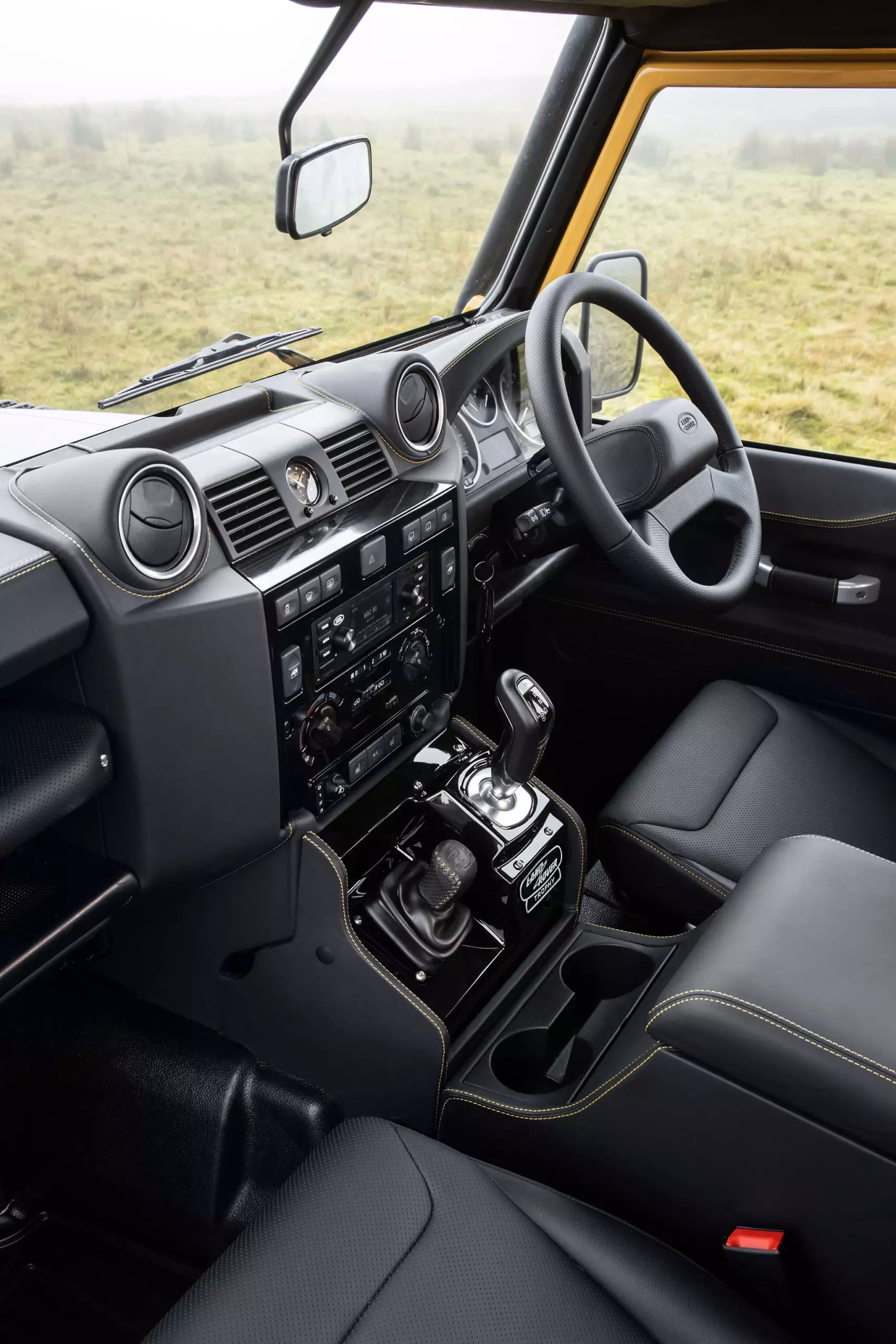 Land Rover Defender Works V8 piala