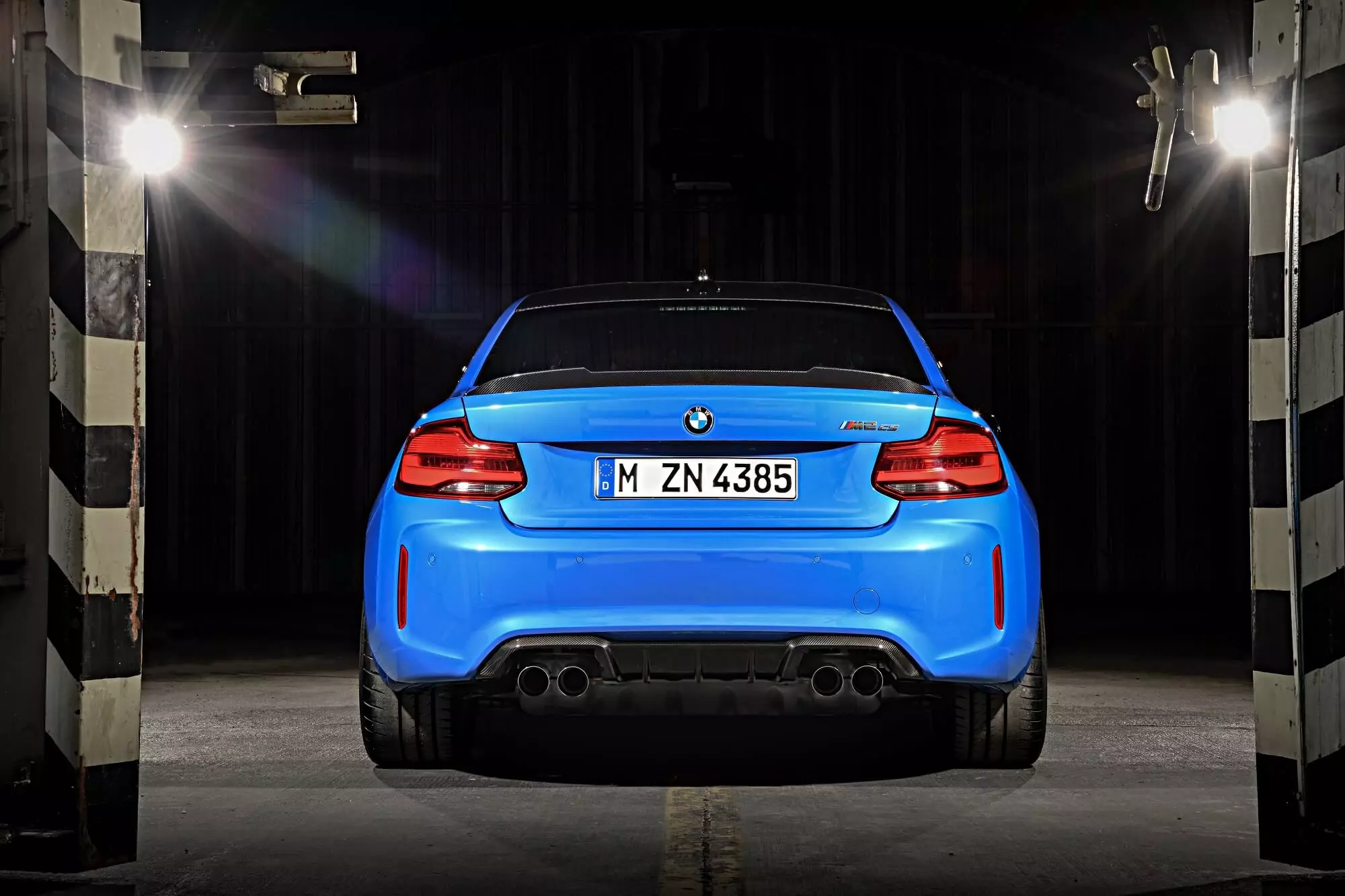 سيارة BMW M2 CS