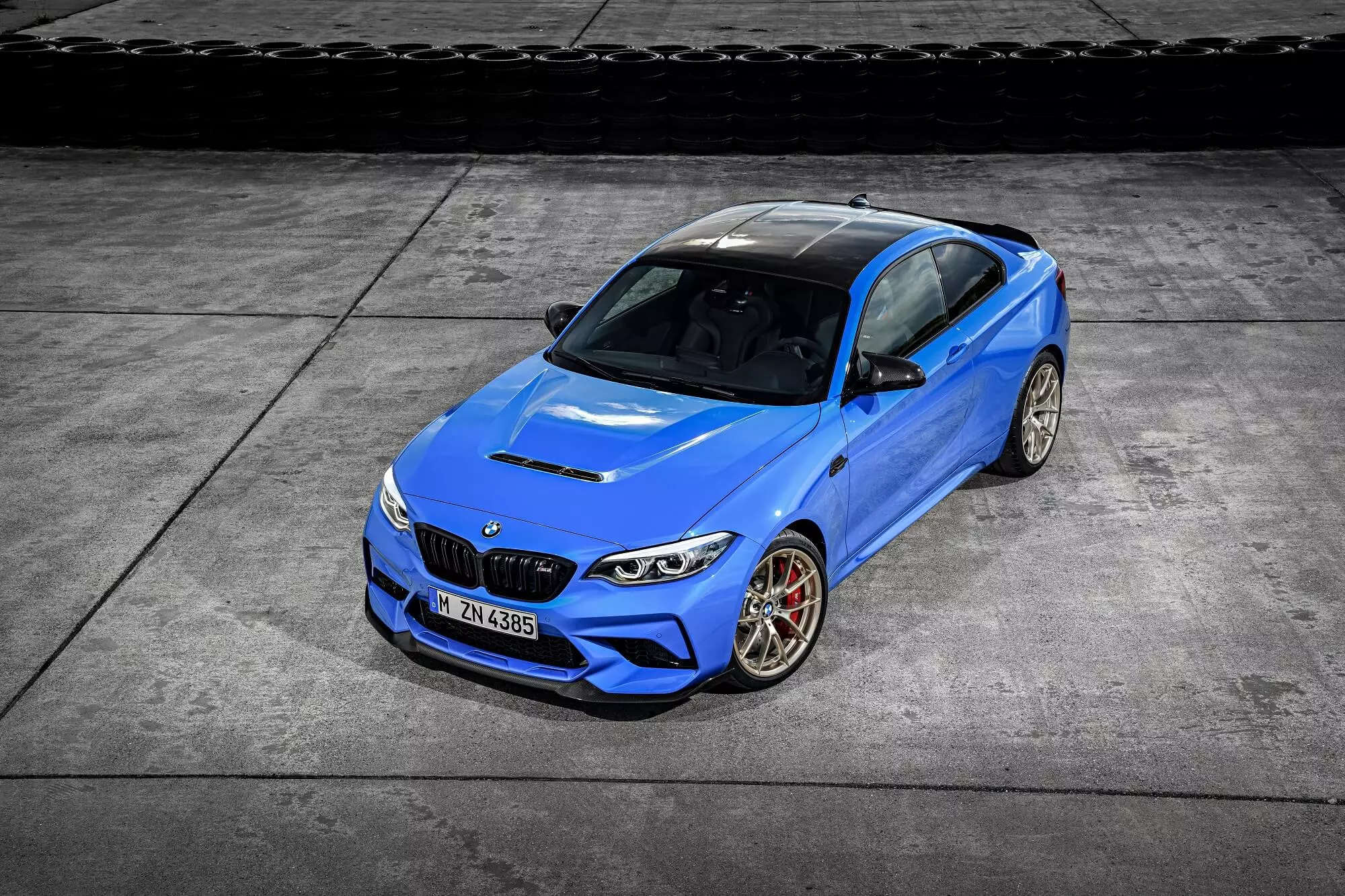 سيارة BMW M2 CS