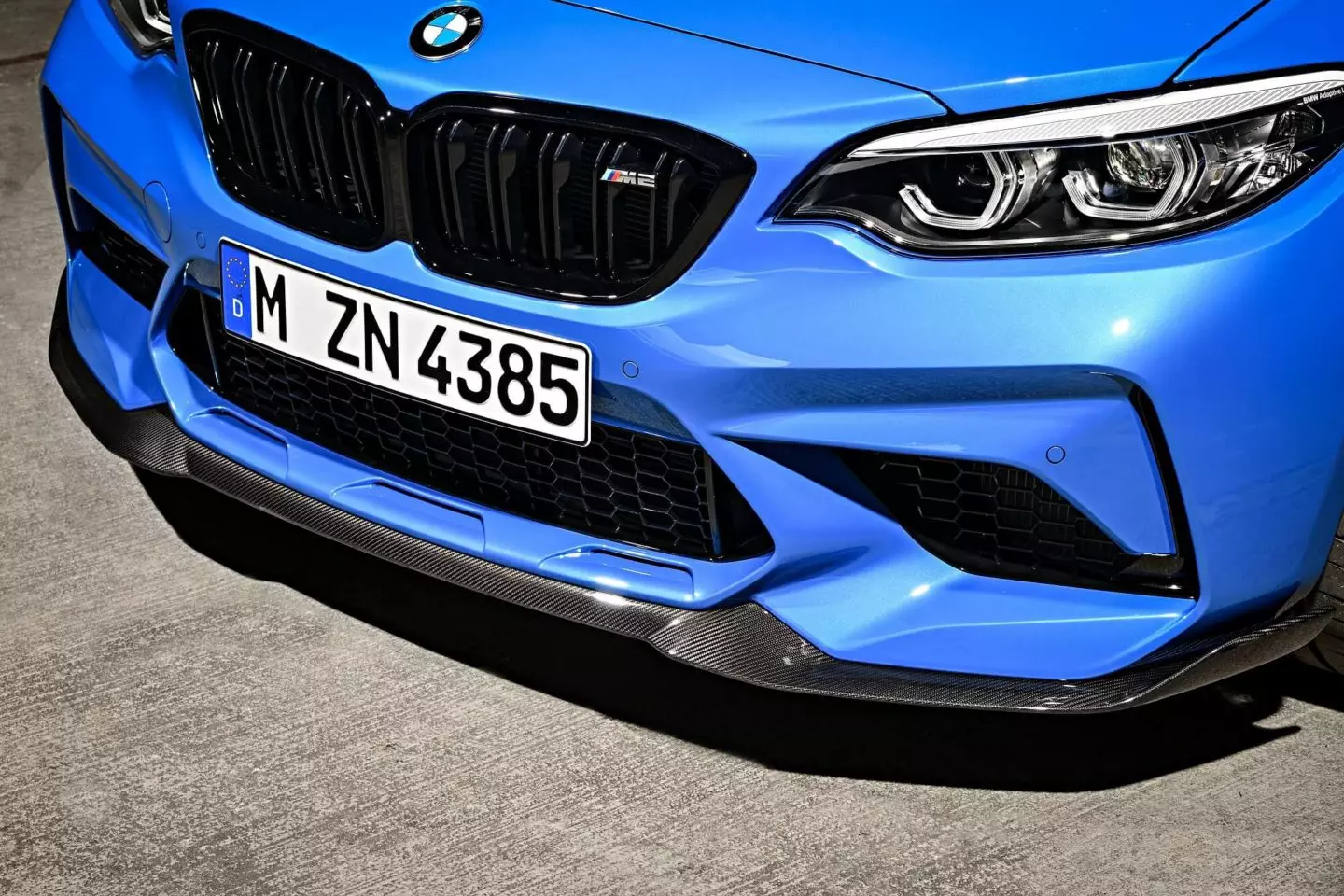 سيارة BMW M2 CS