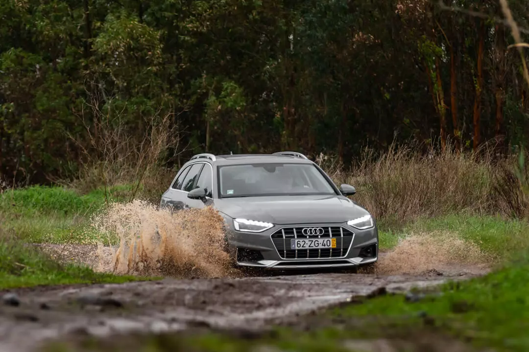 Audi A4 Allroad 40 TDI vs Volvo V60 Traws Gwlad D4 190