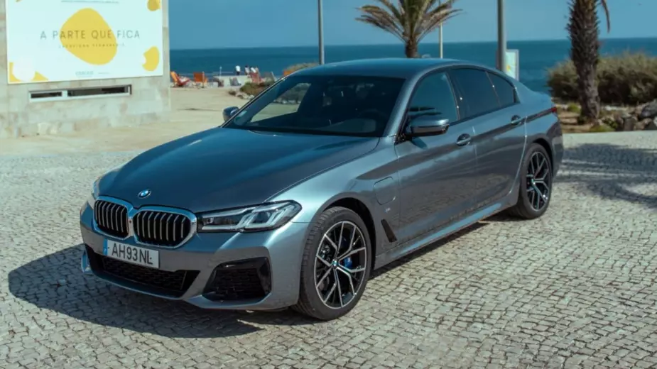 BMW 520e. Přesvědčí nejlevnější „plug-in“ Series 5?