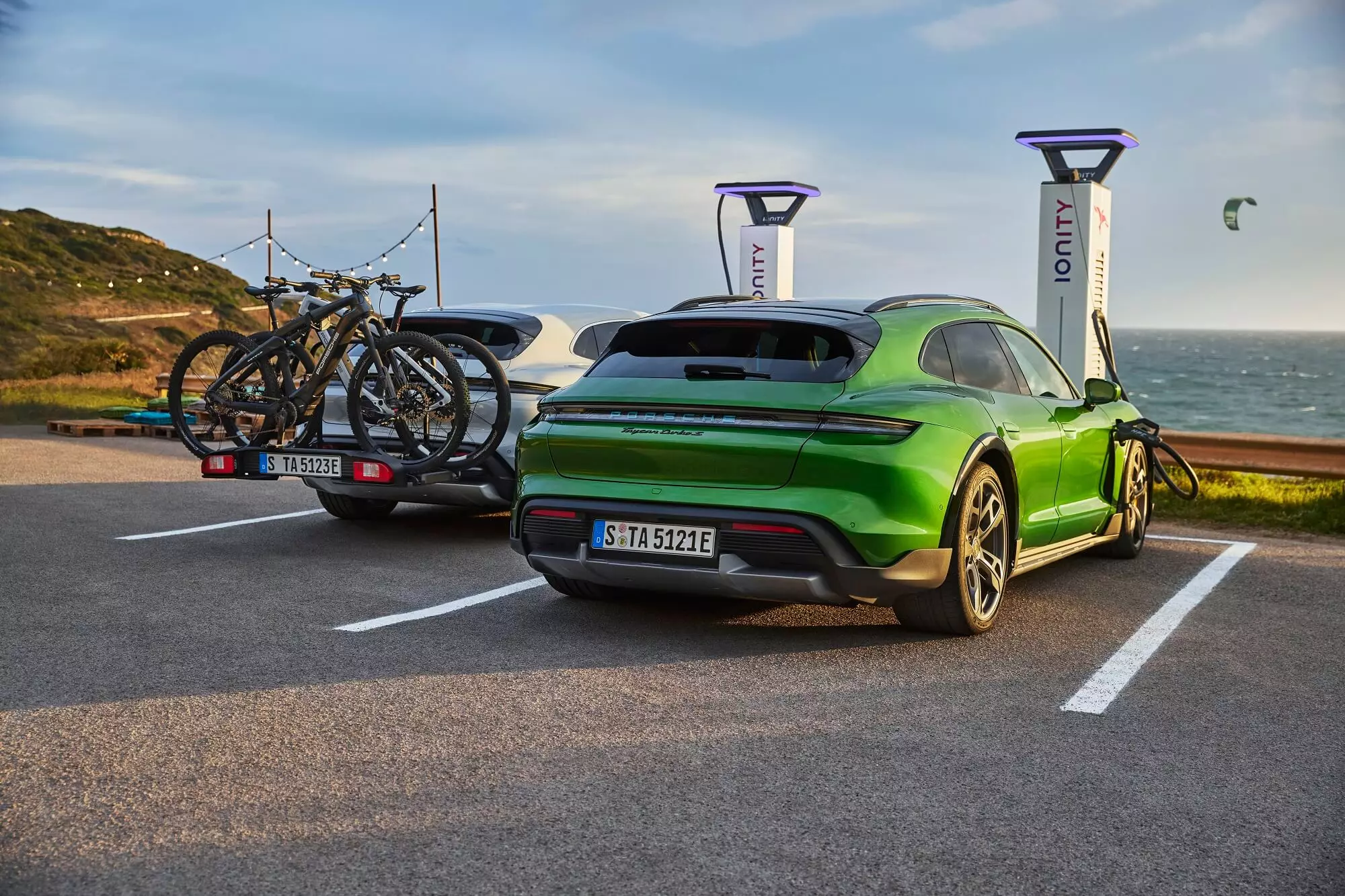 Porsche Taycan Cross Tour