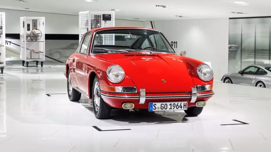 Porsche 901 n.º 57. German brand exposes its oldest 911