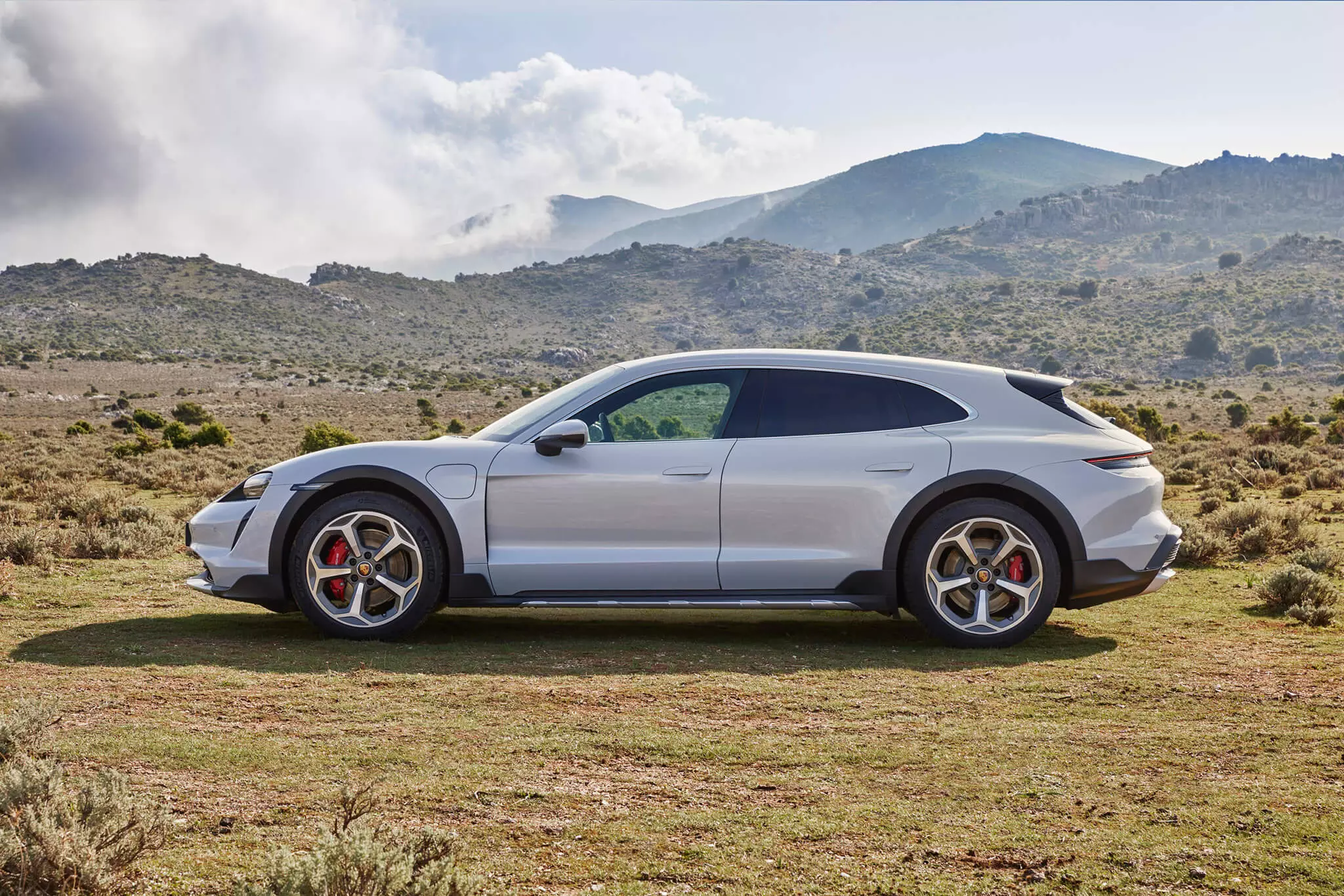 Porsche Taycan Cross Tour