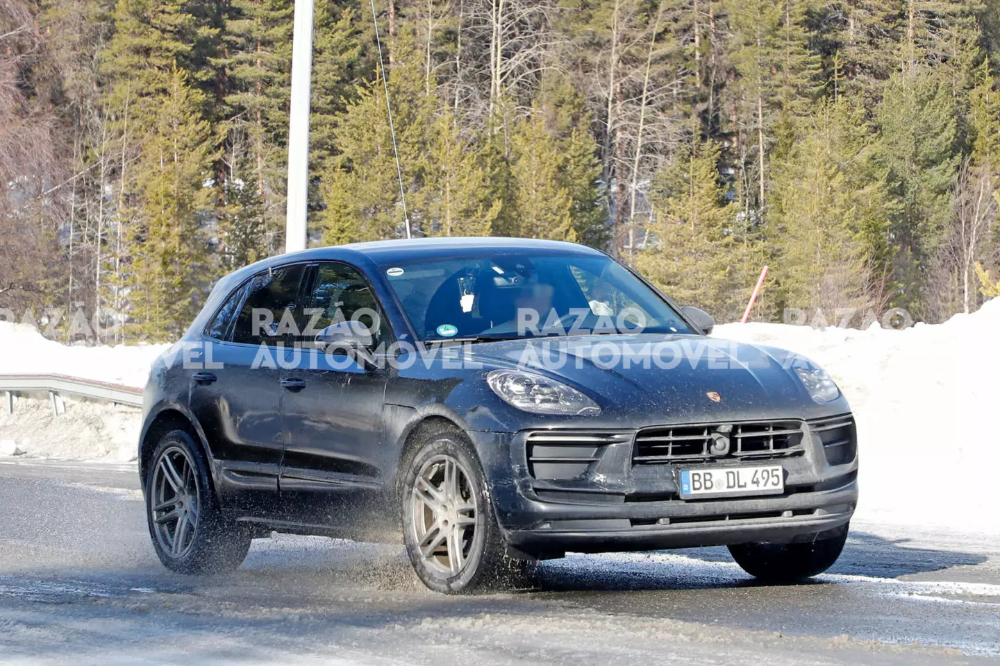 Шпионски фотографии од Porsche Macan 2021 година