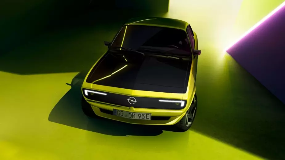 Opel Manta GSe ElektroMOD-да бізбен байланысатын «тор» бар