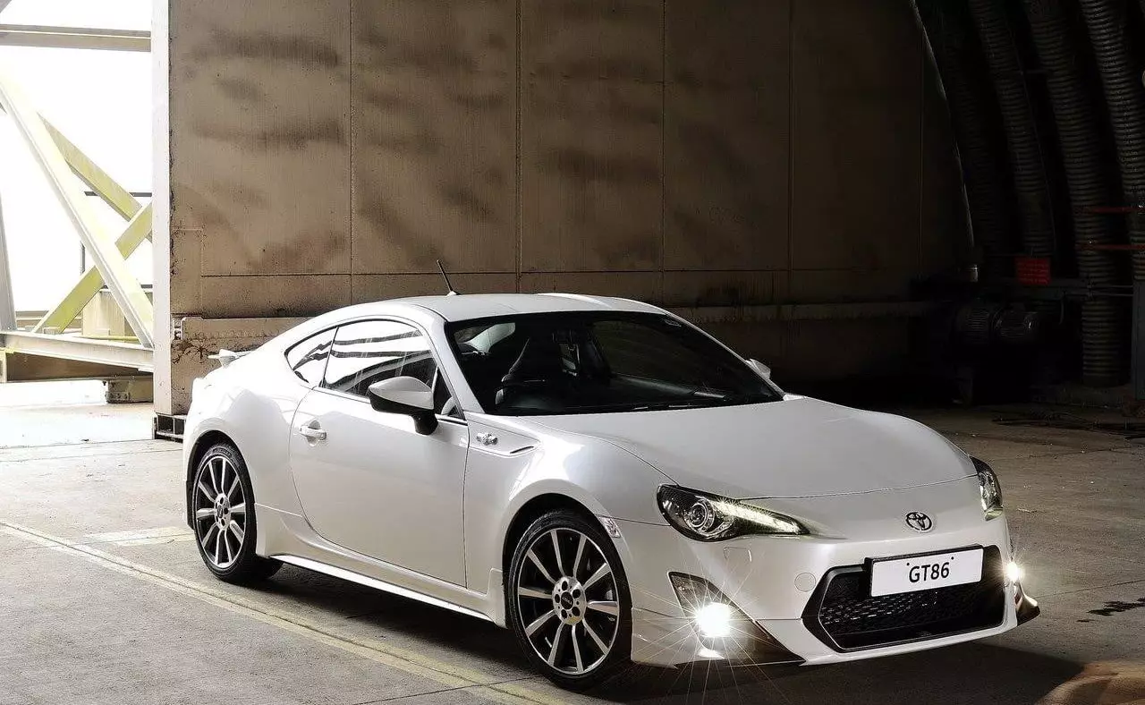 Toyota GT86. Chizvarwa chitsva che2021 uye neinjini yakawanda 437_1