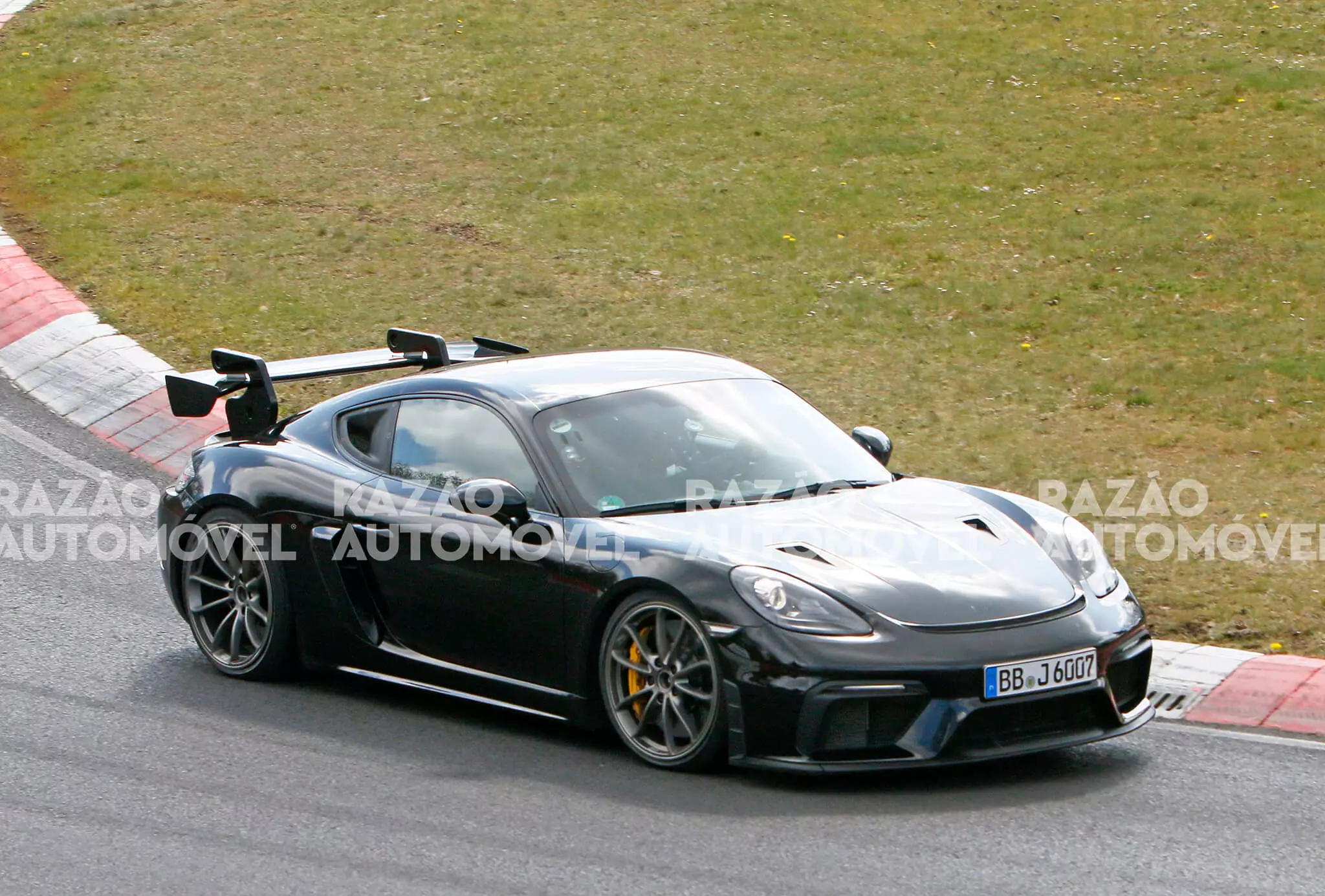 Porsche 718 Cayman GT4 RS Espiya nga Litrato