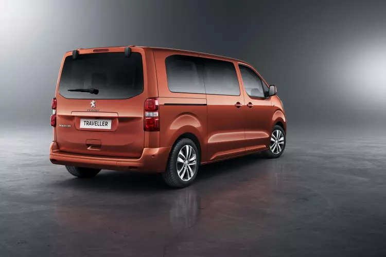 2016 წლის Peugeot Traveler 3