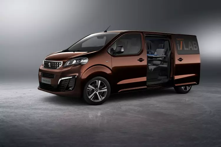 2016-PeugeotTraveller-iLab-02