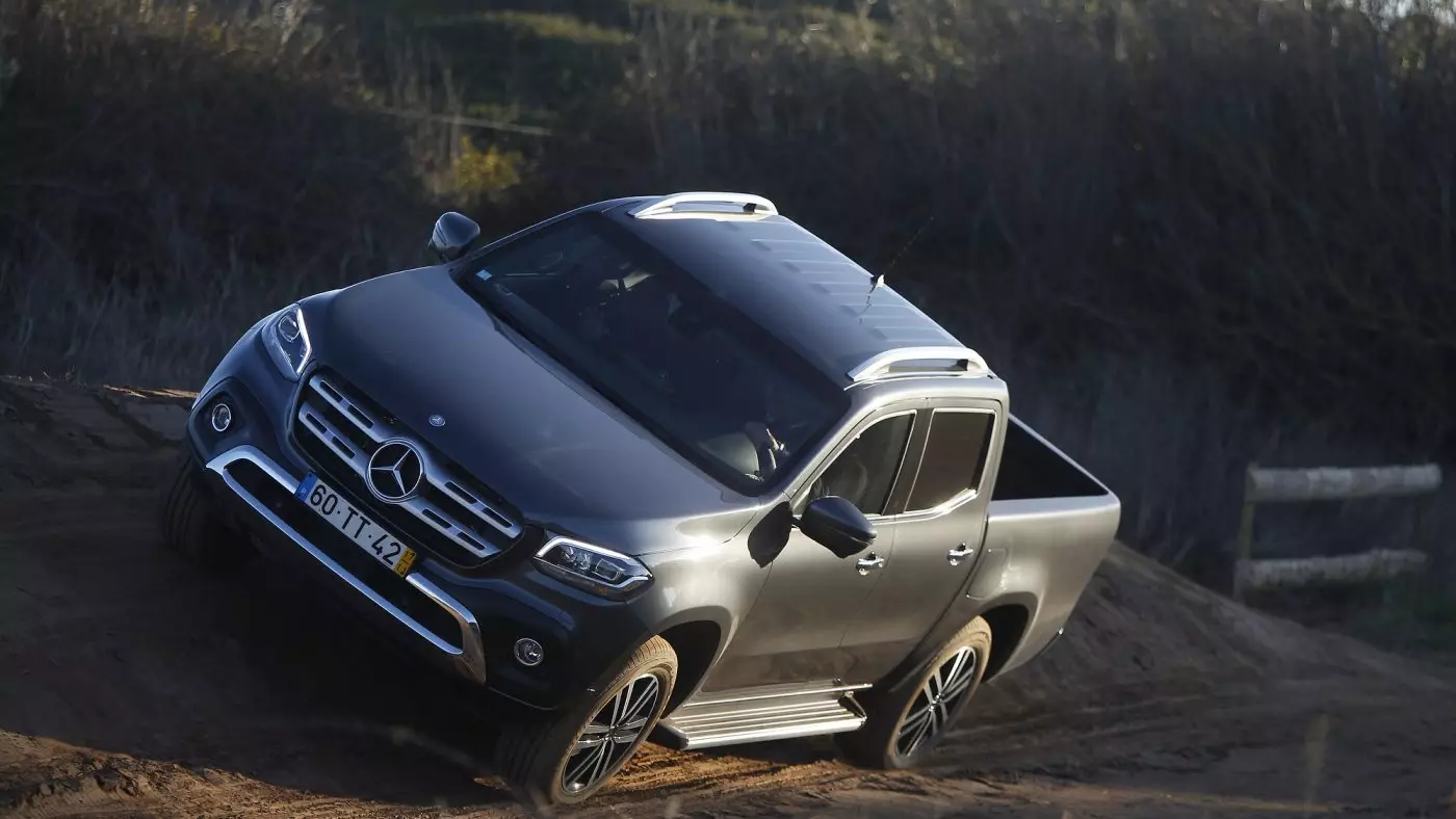 Mercedes-Benz X-Class - ទំនោរចំហៀង