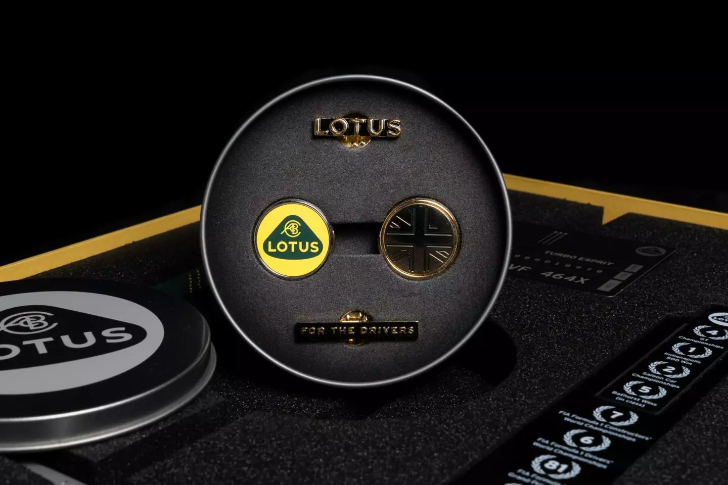 Lotus sertifikavimo programa – skardinė su simboliais