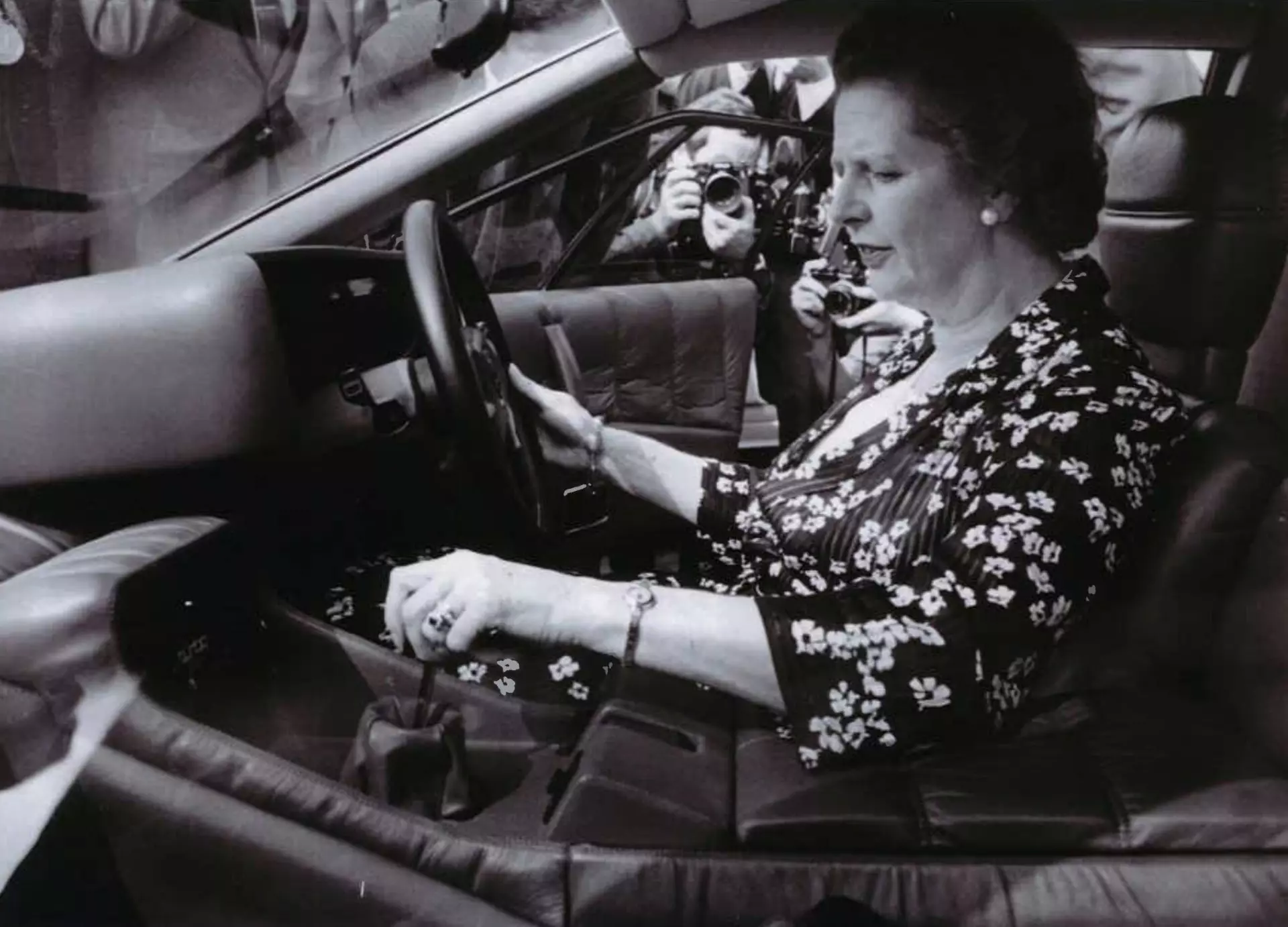 Margaret Thatcher undir stýri Lotus Esprit Turbo