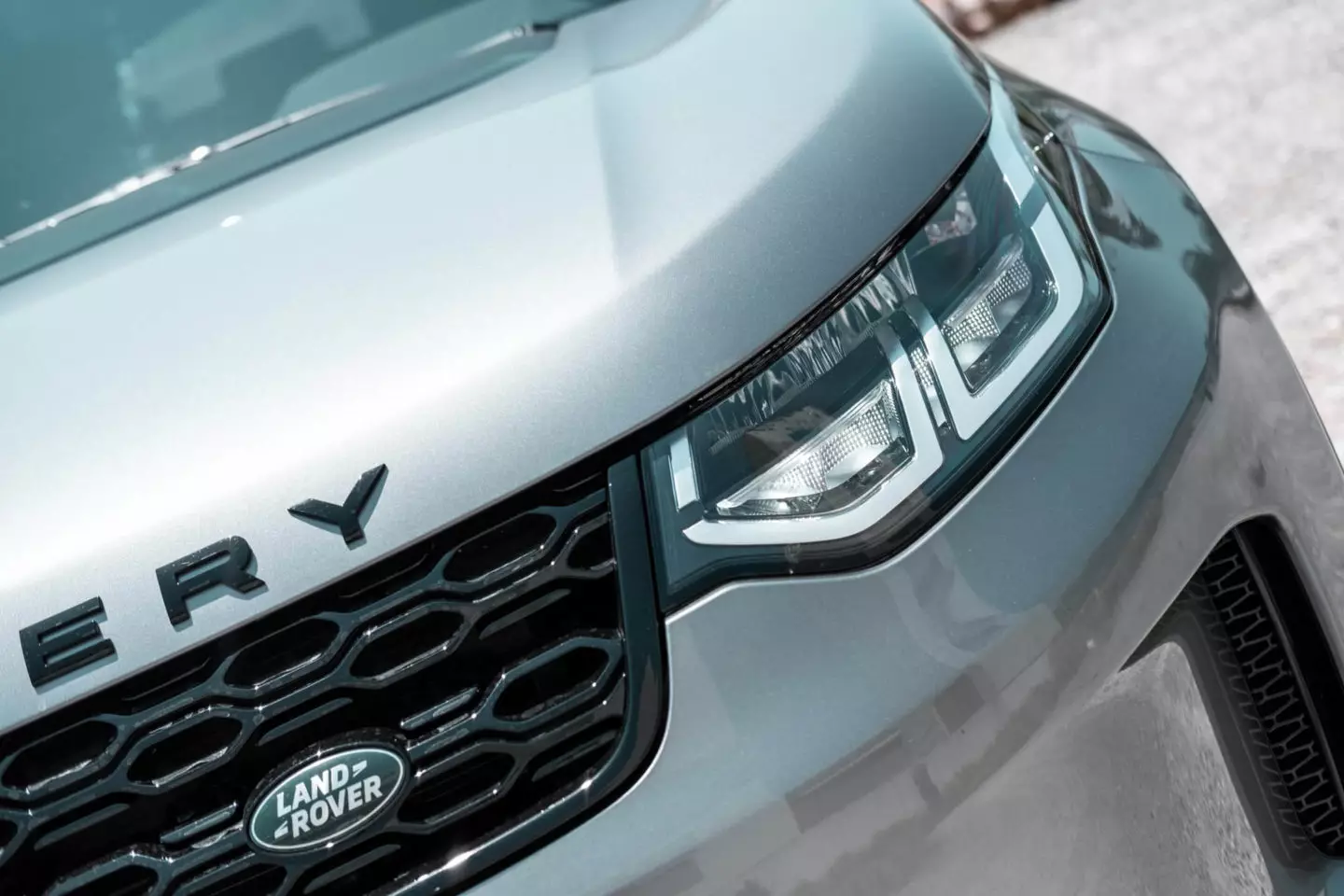 “Land Rover Discovery Sport”