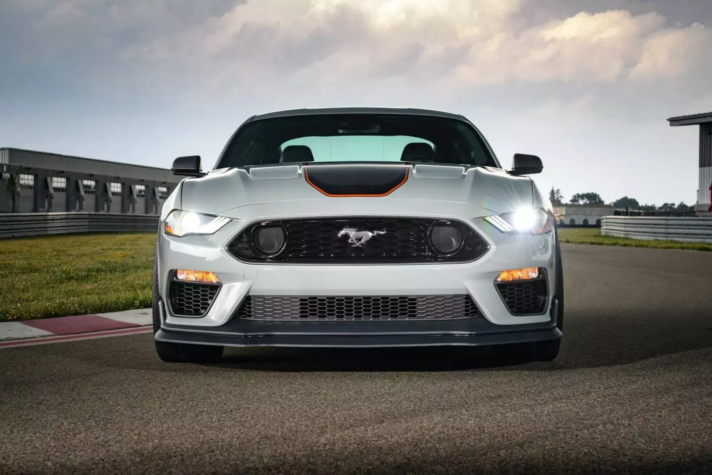 Peiriant Ford Mustang 1