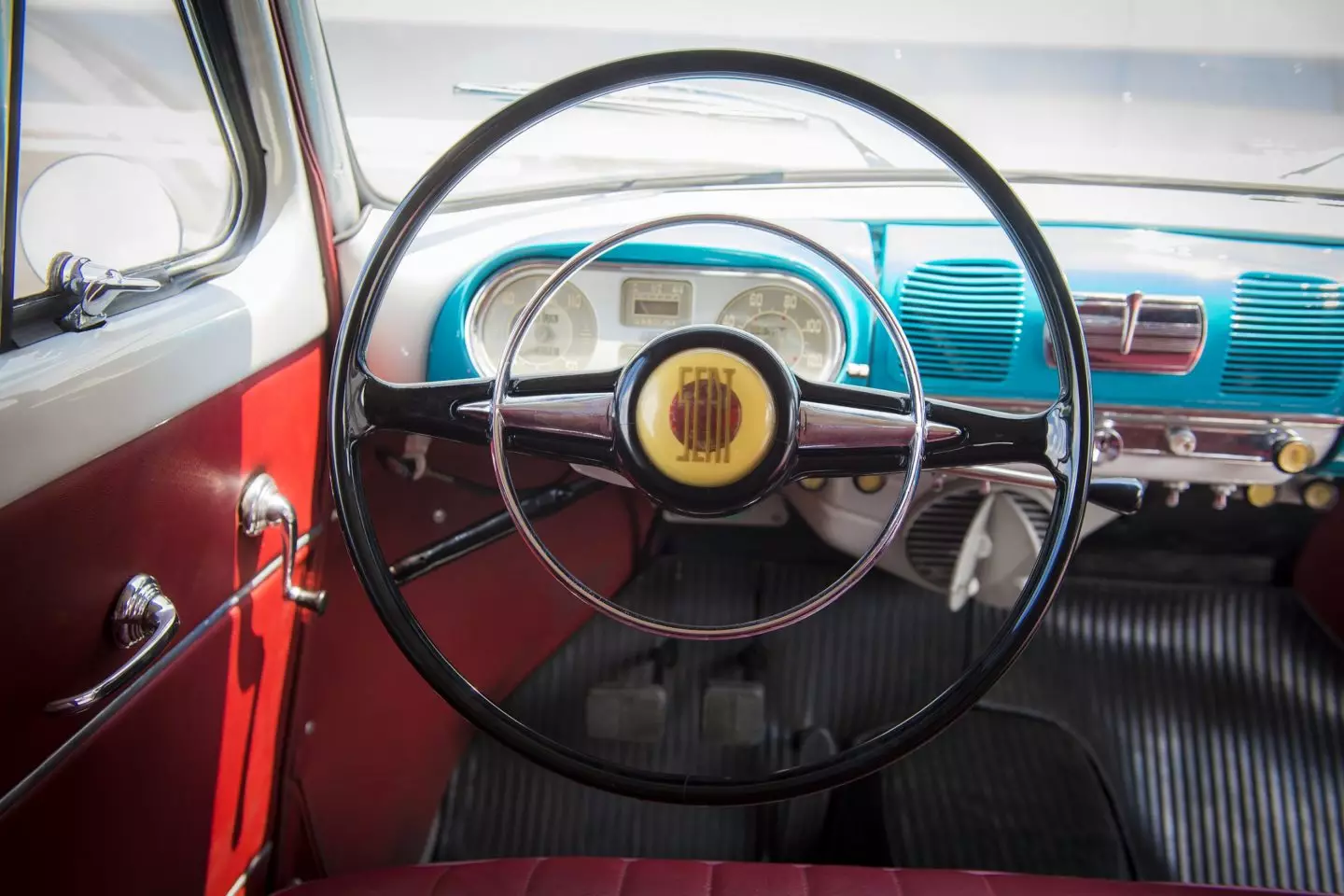 SEAT 1400 interior