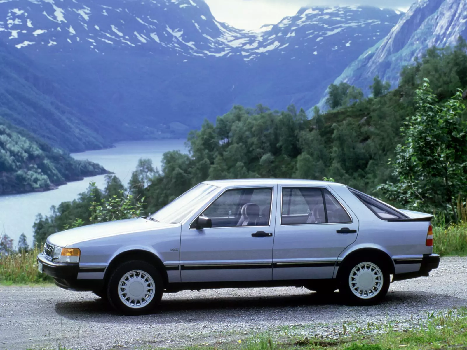 Saab 9000 Turbo 16