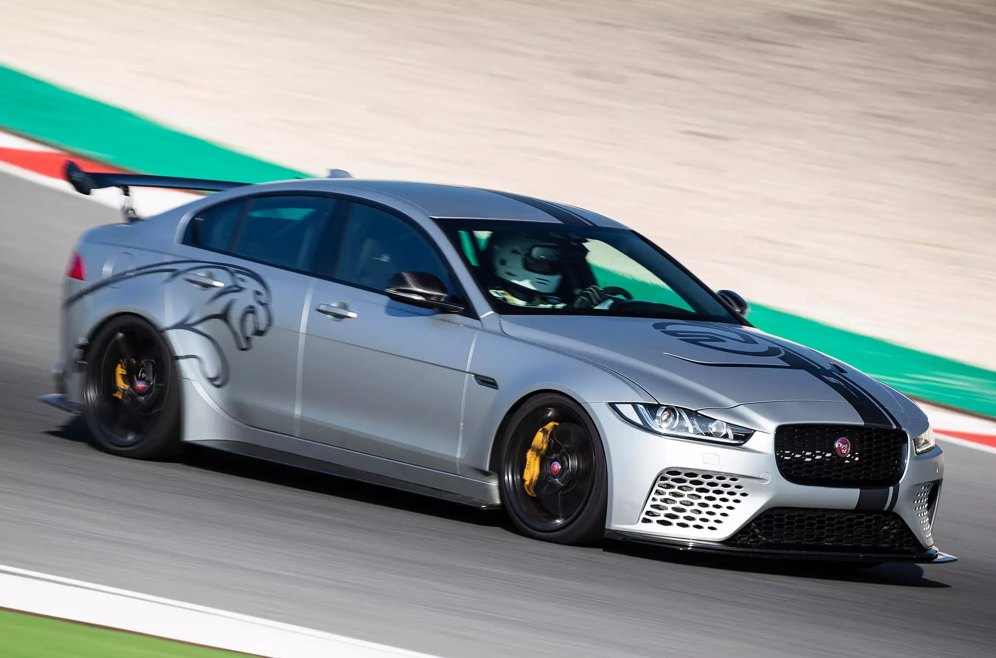 Jaguar xe SV Project 8