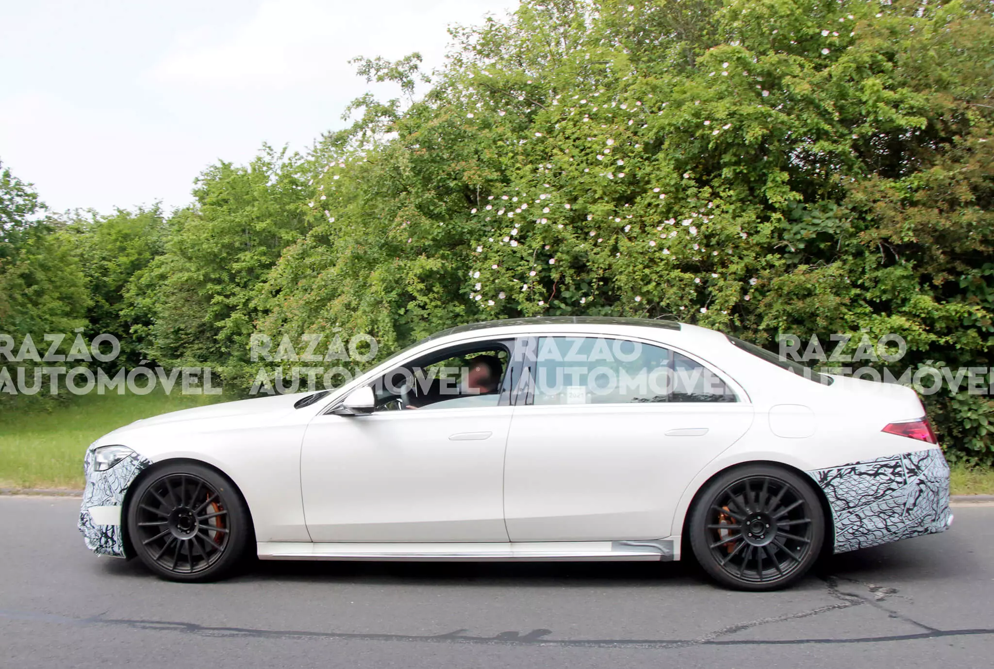 Mercedes-AMG S 63e vakoojakuvia