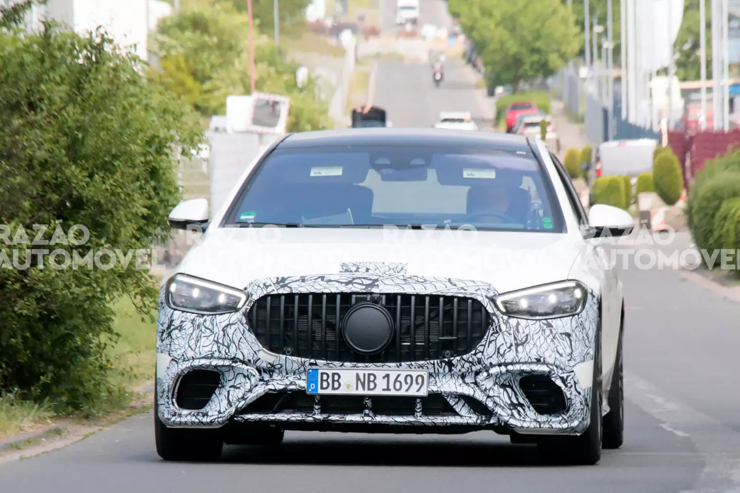 Шпионски снимки на Mercedes-AMG S 63e