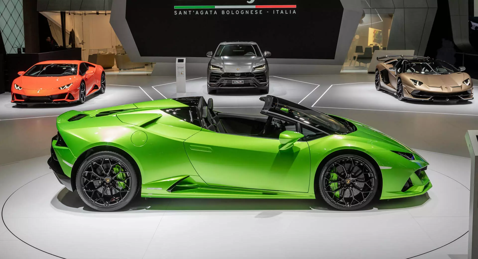 Lamborghini avtosalonu