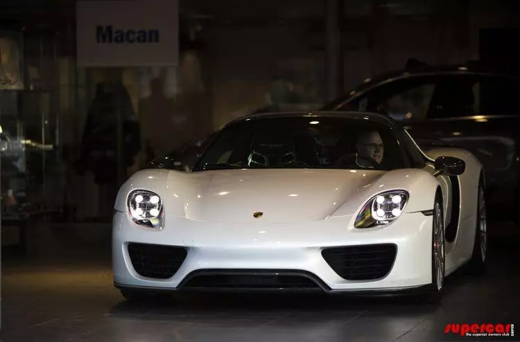 រថយន្ត Porsche 918 Spyder