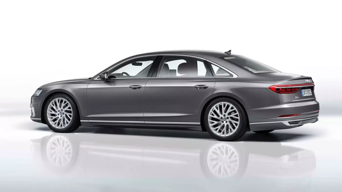 I-Audi A8