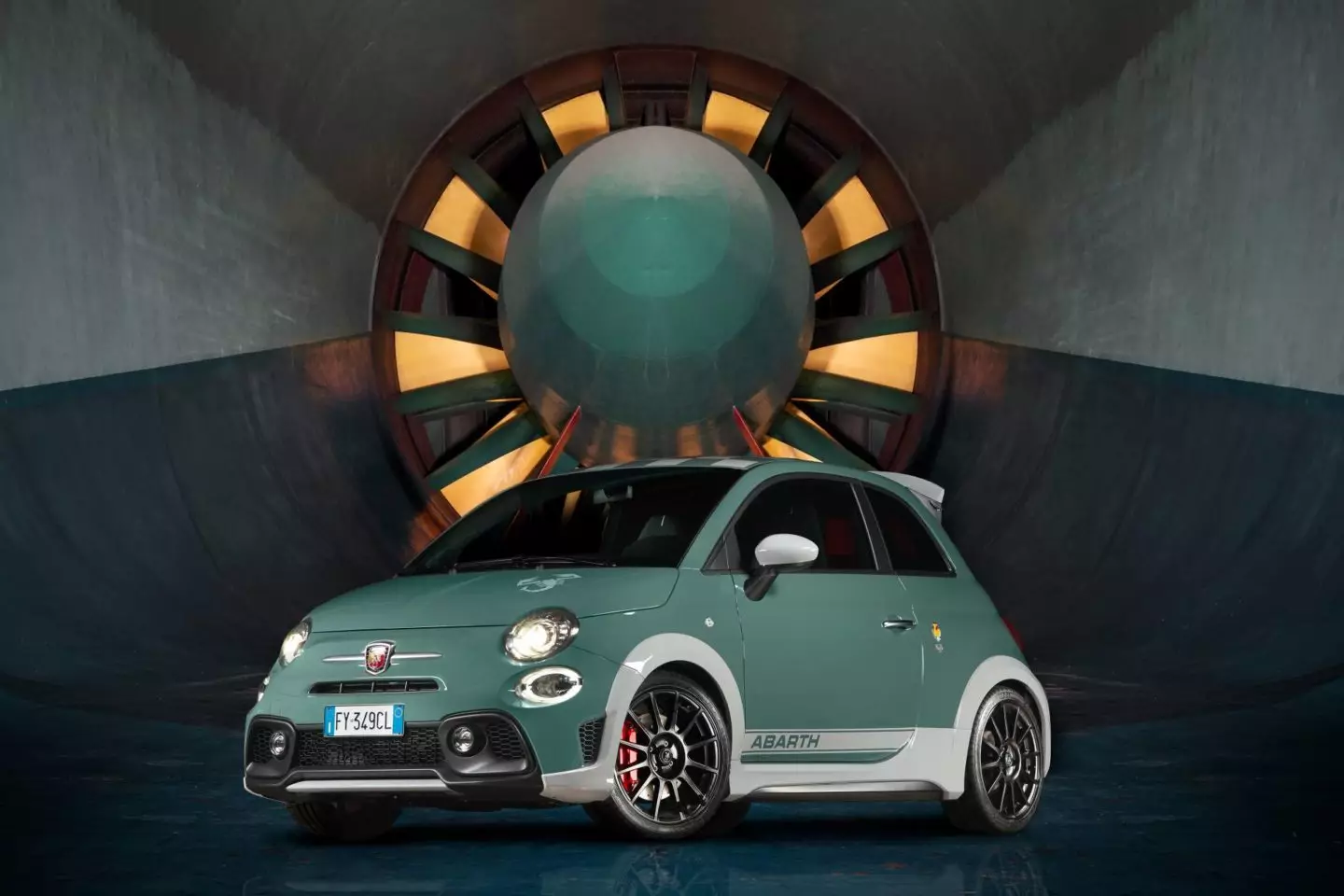 Abarth 695 shekaru 70