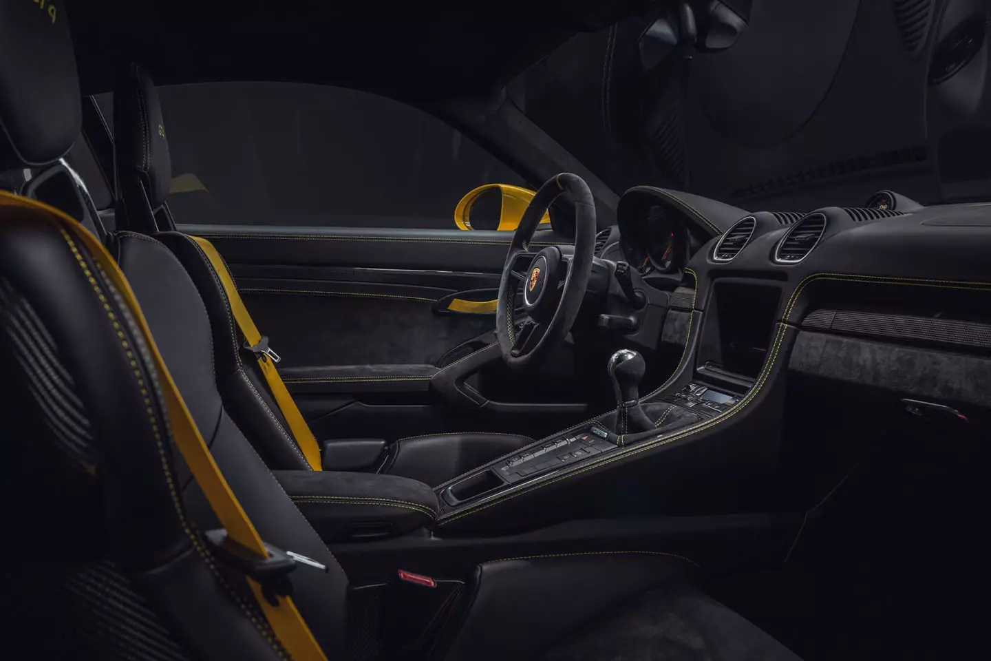 Porsche 718 Cayman GT4, 2019 година