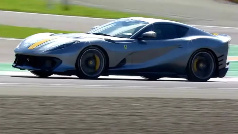 9500 rpm! Ferrari 812 Competizione's atmospheric V12 screams at Fiorano