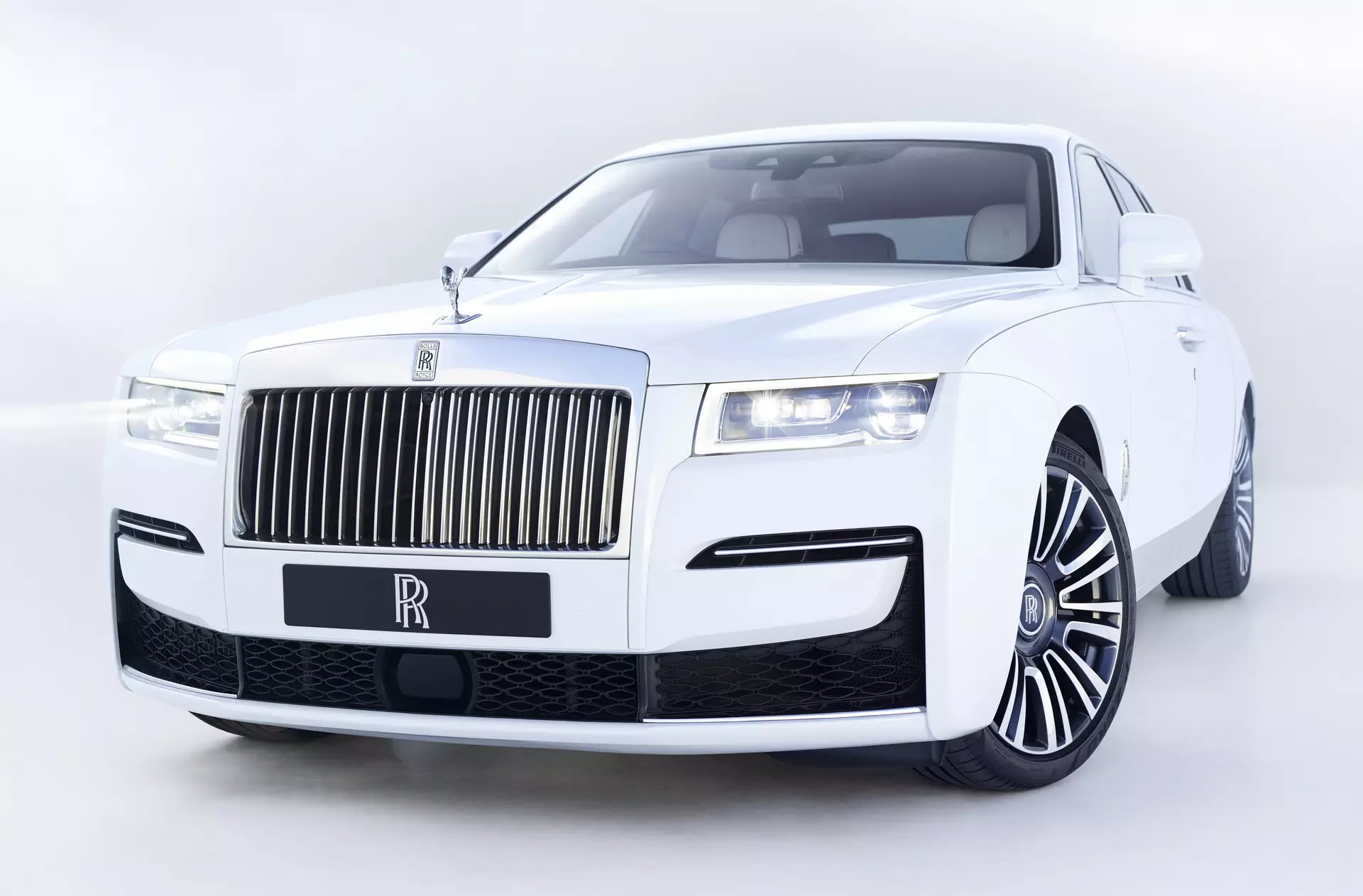 រថយន្ត Rolls-Royce Ghost ឆ្នាំ 2021