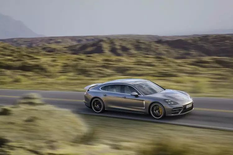 Panamera Turbo நிர்வாகி