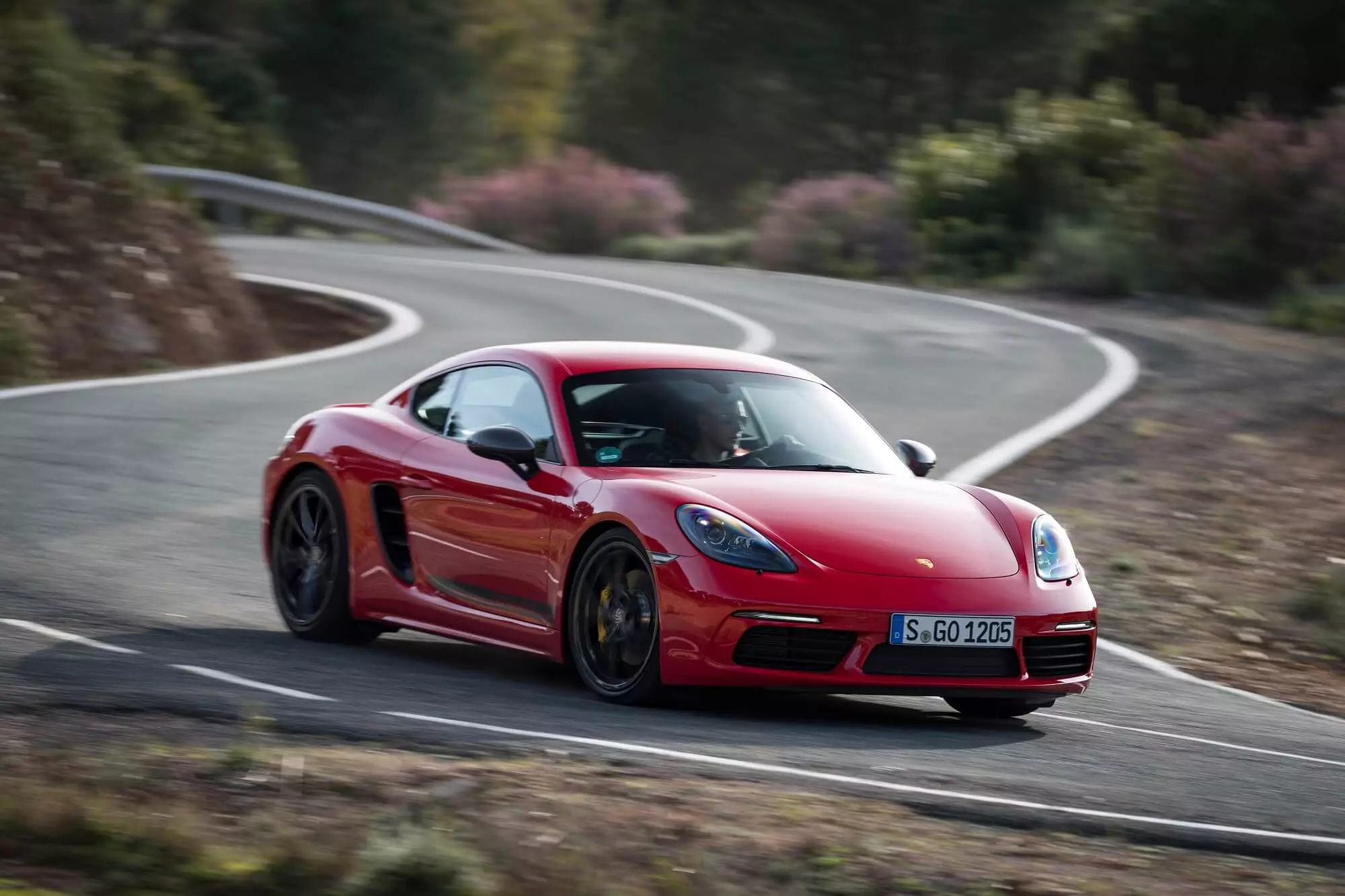 Porsche 718 Cayman: xyuas