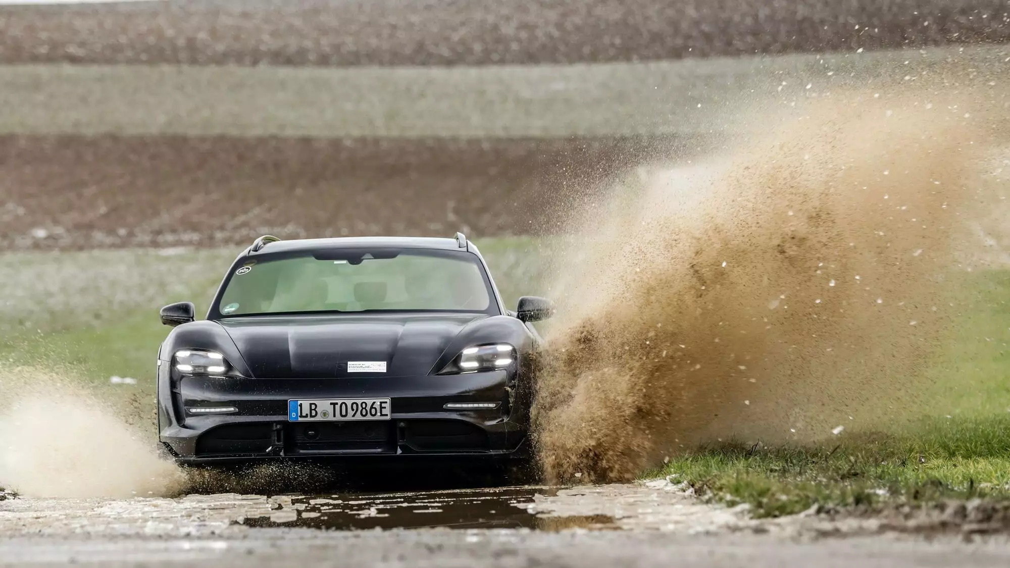 Tur Lintas Porsche Taycan