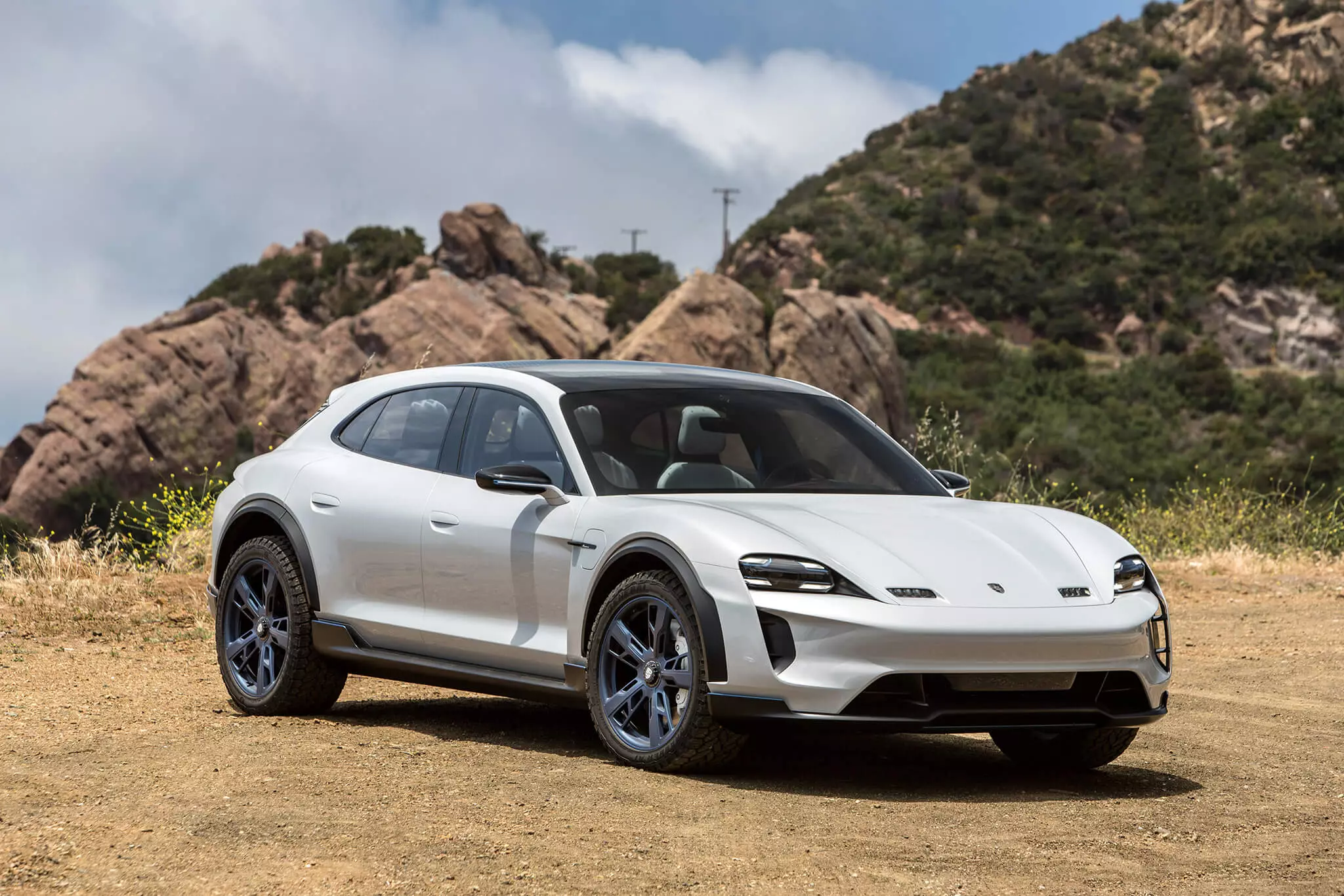 Porsche Mission e Cross Tourism