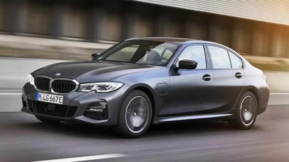 BMW သည် 320e နှင့် 520e အသစ်များဖြင့် plug-in hybrid range ကို တိုးမြှင့်လိုက်သည်။