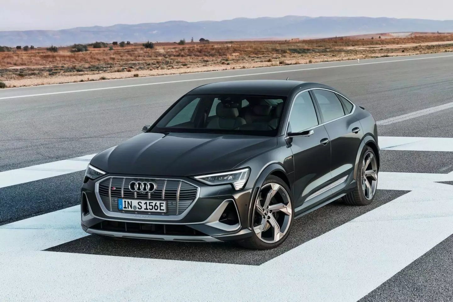 រថយន្ត Audi e-tron S Sportback