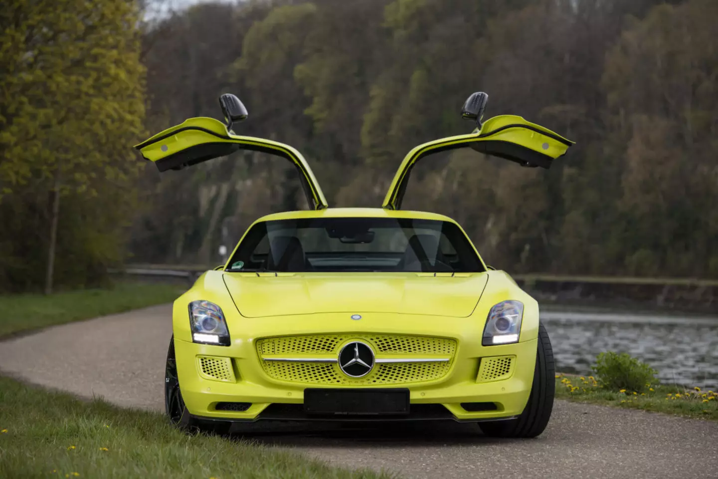 Mercedes Benz-SLS AMG Electric wakọ