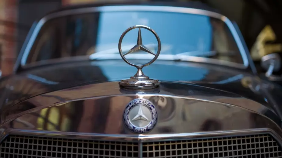 Mercedes-Benz ලාංඡනයේ තුන් කොන් තරුව