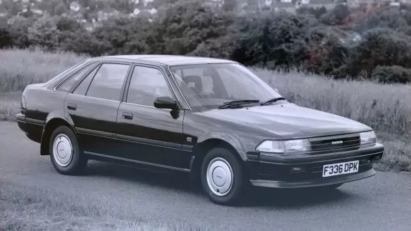 Það er Toyota Carina II hangandi í Estadio do Dragão. Hvers vegna? 602_1