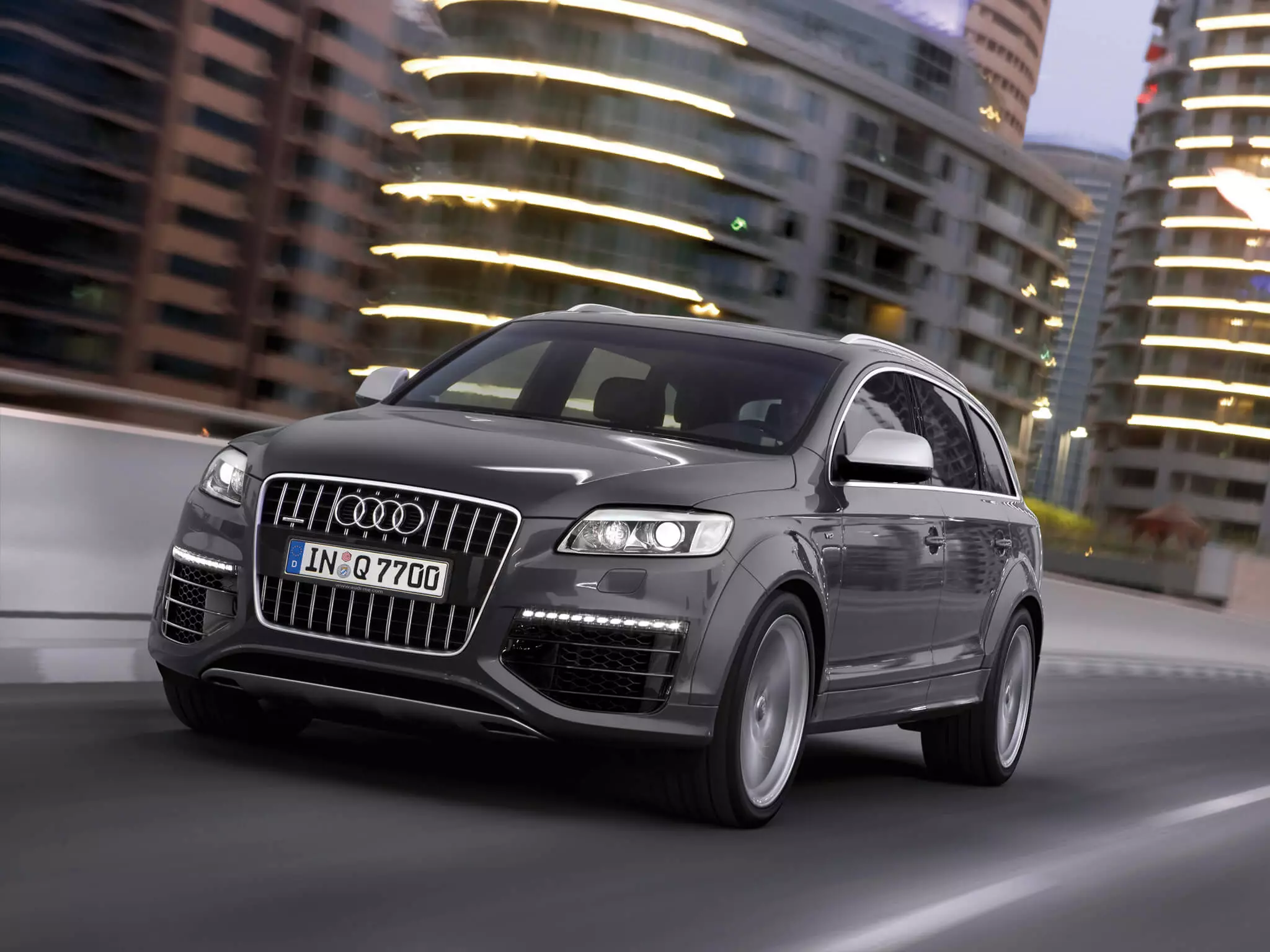 آئودی Q7 V12 TDI