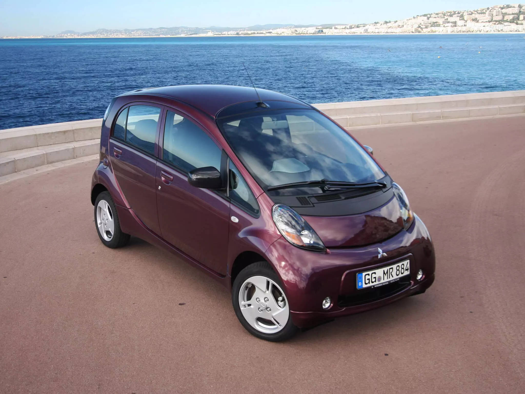 ក្រុមហ៊ុន Mitsubishi i-MIEV